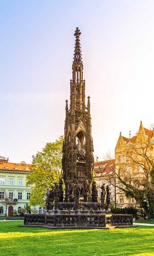 Buchen Sie Ihre Hop-On Hop-Off Stadtrundfahrt in Prag, Tschechien – Offizielle Tickets, anpassbare Routen und kostenlose Stornierung im Jahr 2026