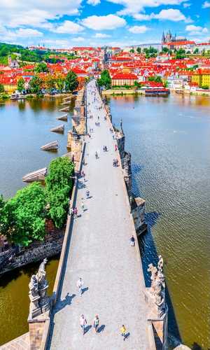 Steigen Sie bei Attraktionen, Museen und Wahrzeichen in Prag mit einer Hop-On Hop-Off Bustour aus – Bequeme Stopps und Sightseeing im Jahr 2026